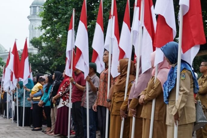 Semarakkan Peringatan HUT Kemerdekaan Ri Ke 78, Pemko Tebing Tinggi Bagikan Seribu Bendera Merah Putih