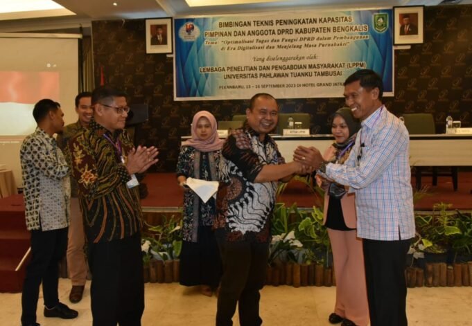 Ketua DPRD Bengkalis Buka Acara Bimtek, 37 Anggota Buat Dagelan, Buntut Mosi Tak Percayakah