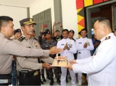 Polres Nias Selatan Surprise Lanal Nias di HUT TNI Ke 78