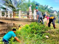 Peduli Lingkungan, Brimob Aceh Bersama TNI, Unsur Pemerintahan dan Masyarakat Bersihkan Pinggiran Sungai