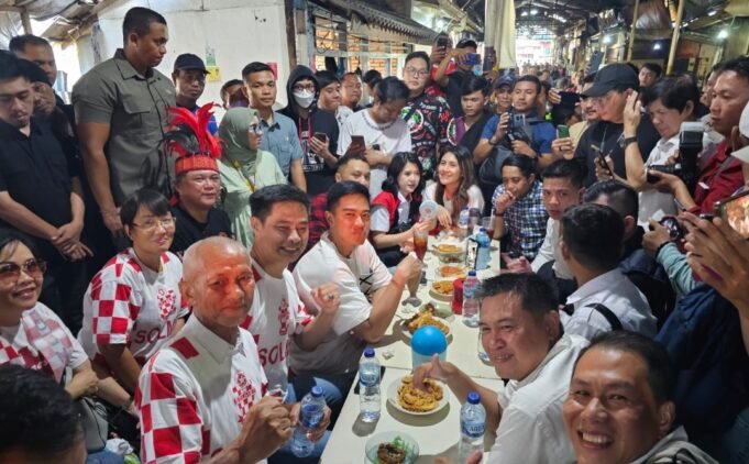 Ditemani Para Senior Relawan, Kaesang Ketum PSI Turun ke Sulawesi Utara Disambut Teriakan We Love Kaesang