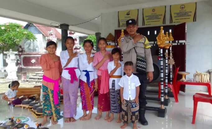 Perayaan Meriah Hari Raya Saraswati di Pura Agung Giri Natha Tuabolok