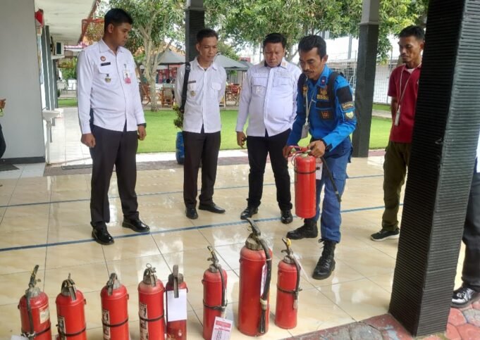 Pastikan Layak Pakai, Lapas Kelas IIB Lakukan Pemeriksaan APAR