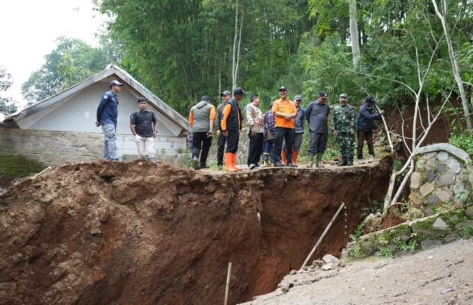 Bencana Tanah Gerak, Diberlakukan Masa Tanggap Darurat 12 Hari di Cigombong