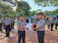 Apresiasi Kinerja Jajarannya, Kalapas Indramayu Berikan Penghargaan Pegawai Teladan