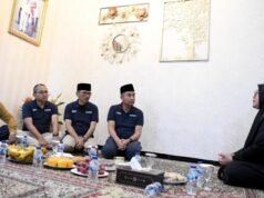 Bey Machmudin Takziah ke Rumah Duka Acep Purnama