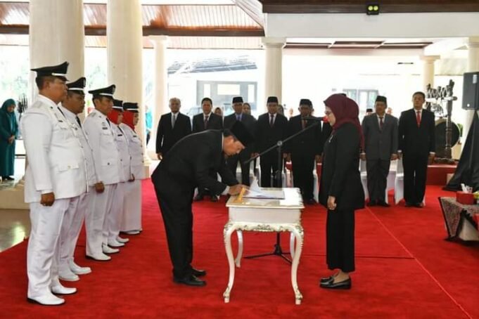 Kukuhkan 136 Kuwu, Bupati Nina: Jaga Kondusivitas Agar Investor Bisa Masuk ke Indramayu