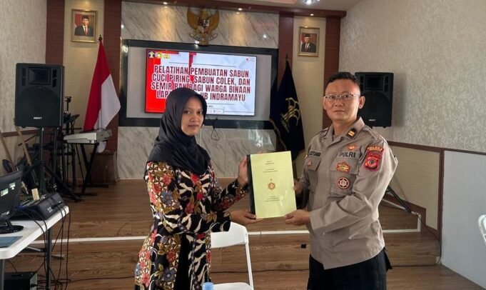 Lapas Indramayu Bersama Polres Berikan Pelatihan Industri Kreatif Kepada Warga Binaan