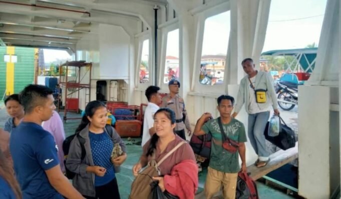 Sat Polairud Polres Nisel Kembali Laksanakan Sambang KMP Simeulue di Pelabuhan Tello