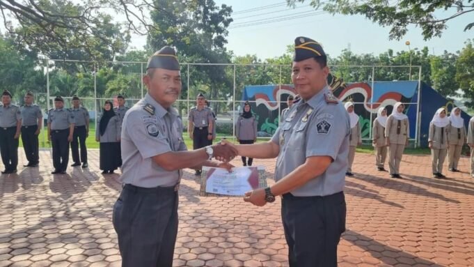 Dorong Budaya Kerja Positif, Profesional & Kompetitif, Lapas Indramayu Berikan Penghargaan Pegawai Teladan
