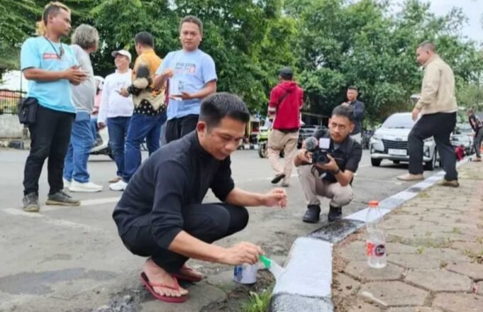 Menang Jadi Bupati Purwakarta Terpilih, Binzein Gelar Syukuran Cat Trotoar
