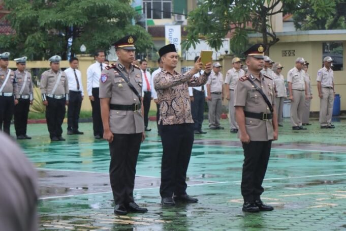 Kapolres Indramayu Pimpin Sertijab Kasat Lantas, AKP Rizky Aulia Pratama Resmi Jabat Kasat Lantas Polres Indramayu
