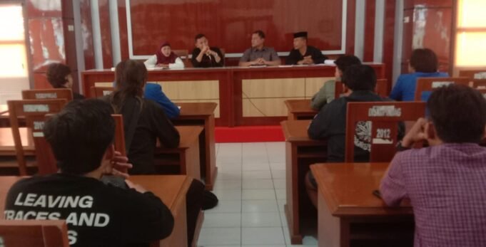 Plt Kadis Diskopdagin Terima Audiensi Terbuka Bersama PC PMII Bahas Ekonomi Kerakyatan Secara Terarah