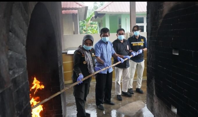 Lindungi SDA, Karantina Kepri Musnahkan Komoditas Hewan, Ikan dan Tumbuhan Tak Berdokumen