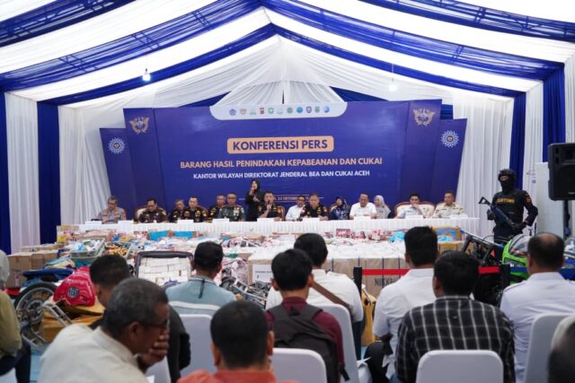 Pangdam IM Hadiri Konferensi Pers dan Pemusnahan Barang Bukti Hasil Penindakan Bea Cukai Aceh