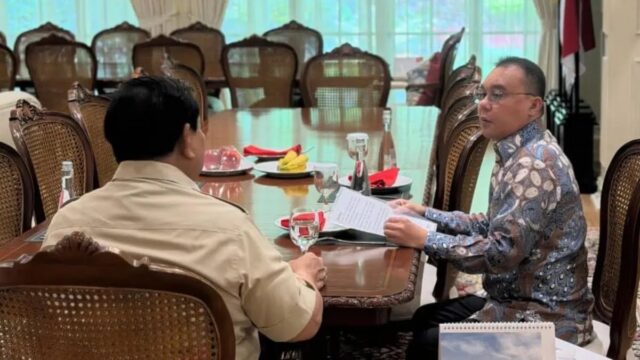 Presiden Prabowo Bahas Situasi Nasional bersama Wakil Ketua DPR Sufmi Dasco di Widya Chandra