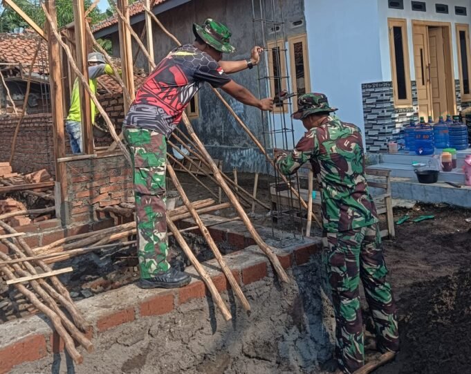 Satgas TMMD ke 126 Laksanakan Rehab Rutilahu Milik Bapak Adi Surah di Desa Longok