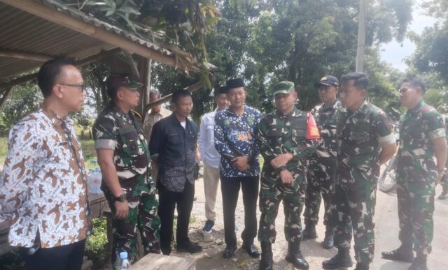 Tim WasEv Tinjau Program TMMD ke 126 Kegiatan Fisik dan Non Fisik Kodim 0616 Indramayu di Desa Longok