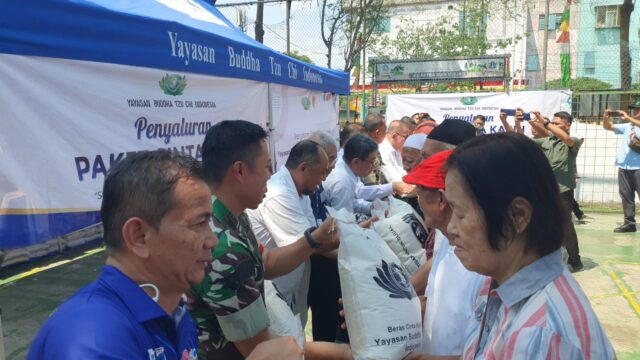 98 Resolution Network Bagikan 2000 Paket Sembako Di Tiga Titik Lokasi Kepada Warga Rentan Ekonomi