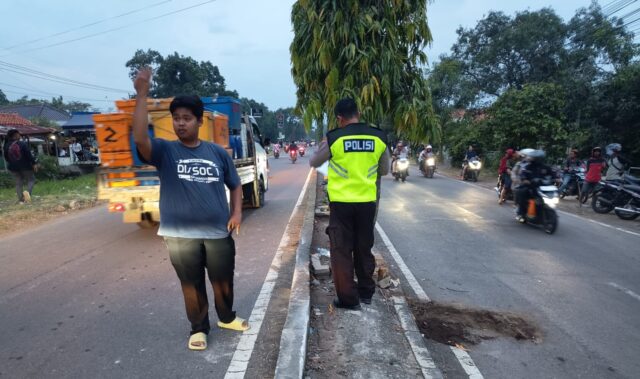Pengendara Motor Meninggal Usai Tabrak Median Jalan di Plumbon Indramayu