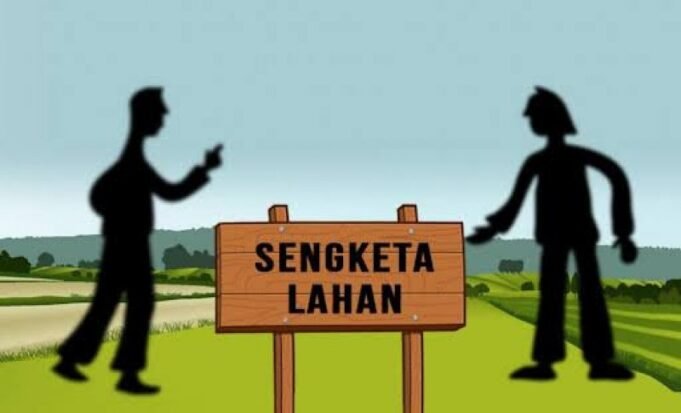 Parah! Oknum Intel Kodim 1630 Labuan Bajo Pamer Senjata Api di Depan Masyarakat