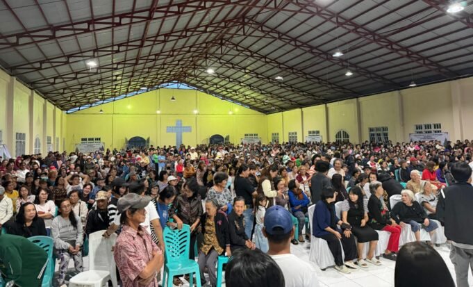 Aktivis 98 Bagikan Sembako Tali Kasih Natal, untuk Gereja HKBP Rawalumbu Bekasi dan Gereja Katolik St. Clara, Bekasi Utara
