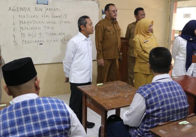Hari Pertama Masuk Sekolah, Wamendikdasmen Kunjungi SMP Al Irsyad Kota Tegal