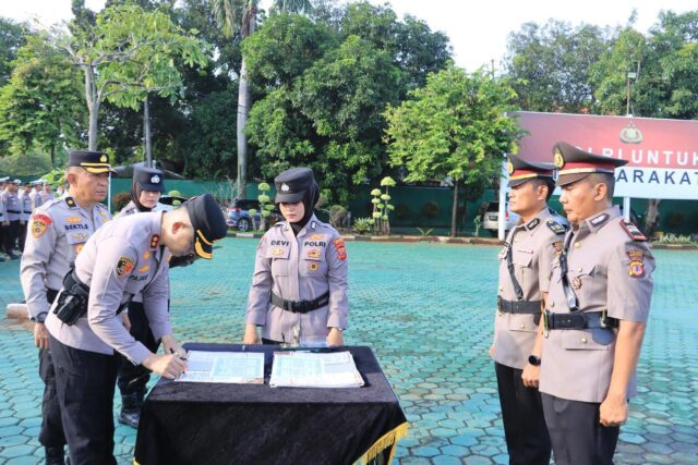 Kapolres Indramayu Pimpin Sertijab Kasat Intelkam dan Sejumlah Kapolsek Jajaran