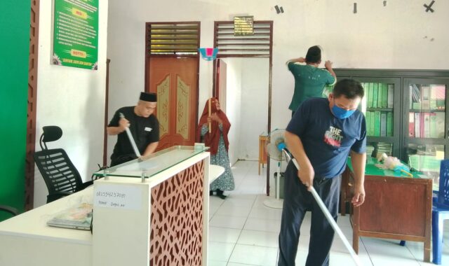 KUA Bokat Gelar Jumat Bersih
