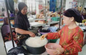 Pedagang Mengais Rezeki di Bulan Ramadan: Berkah dari Kolang-Kaling