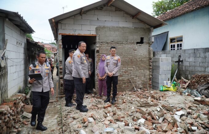 Wakapolda Jabar Tinjau Renovasi Rutilahu di Indramayu