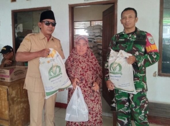 Desa Bangkaloa llir Salurkan Banpang Dari KCP Bulog Indramayu