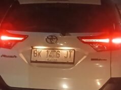 Pengemudi Toyota Rush Nyaris Picu Kecelakaan Diduga Berkendara Tidak Tertib
