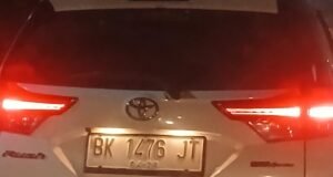 Pengemudi Toyota Rush Nyaris Picu Kecelakaan Diduga Berkendara Tidak Tertib