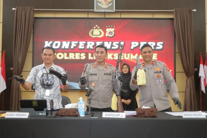 Polres Lhokseumawe Ungkap Kasus Senpi Ilegal, Dua Tersangka Diamankan, Satu DPO Diburu