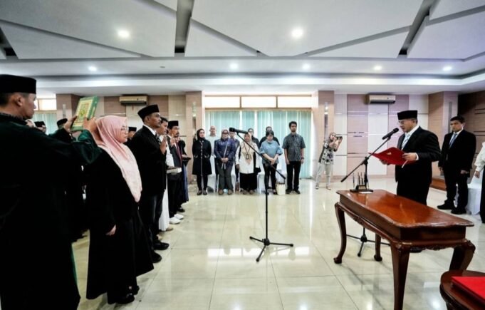 Wagub Erwan Lantik Anggota BPSK Jabar 2026-2031