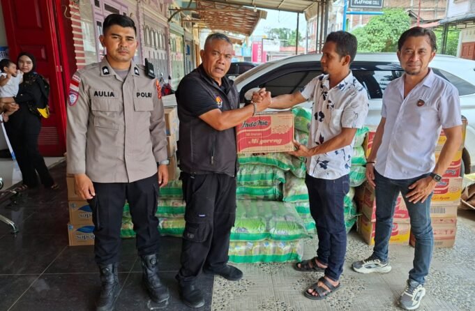 Kapolres Lhokseumawe Kembali Salurkan Bantuan untuk Korban Banjir dan Tinjau Perbaikan Jembatan Bailey di Sawang