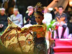 Putri-putri Cantik dan Pengawal Kerajaan Memukau Penonton Kirab Budaya di Cirebon