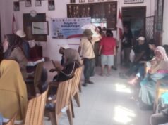 Bansos Beras Bulog dan Minyak Goreng Disambut Antusias 850 KPM Desa Lobener