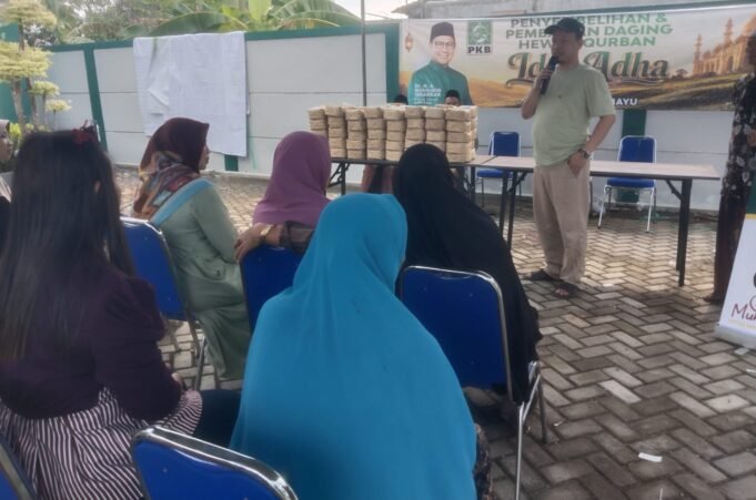 Semangat Idul Adha 1447 H, DPC PKB Bagikan Daging Hewan Kurban Kepada Masyarakat Sekitar