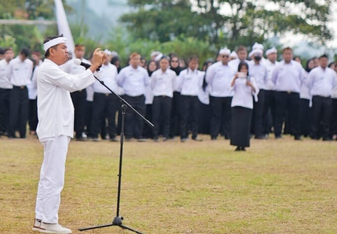 Ambil Sumpah ASN di Pedesaan, KDM Tekankan Pentingnya Layani Masyarakat Hingga ke Pelosok