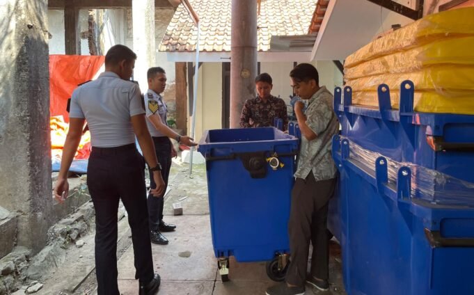 Lapas Indramayu Terima Bantuan Tempat Sampah dari DLH, Pengelolaan Sampah Kini Lebih Optimal