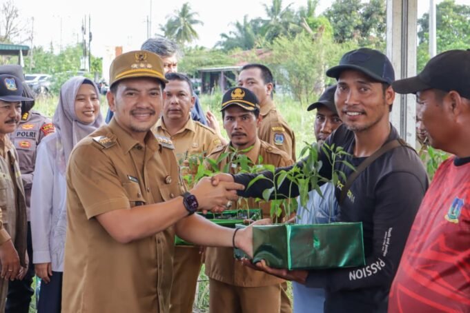 Perkuat Ketahanan Pangan Dan Tekan Laju Inflasi, Wali Kota Tebing Tinggi Pimpin Gerakan Tanam Bawang Merah Di Kelurahan Mekar Sentosa