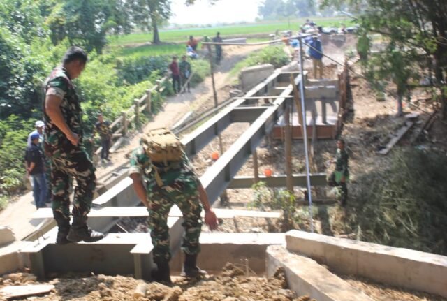 Tim Audit Wasrik Itdam III Siliwangi Tinjau Pembangunan Jembatan di Wilayah Kodim 0616