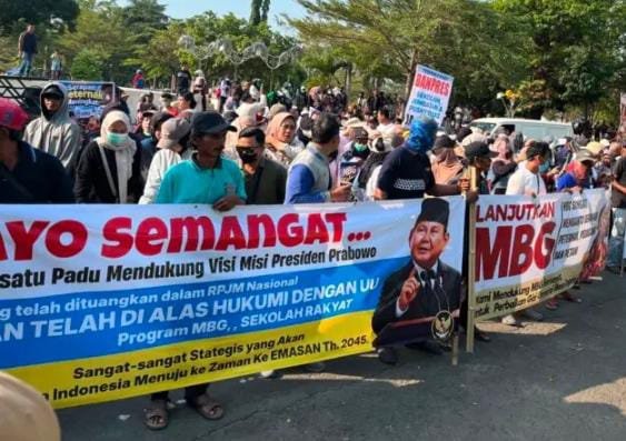 Dukung MBG dan Program Pemerintah, FMTB Gelar Aksi Demo Depan Kantor Pemkab