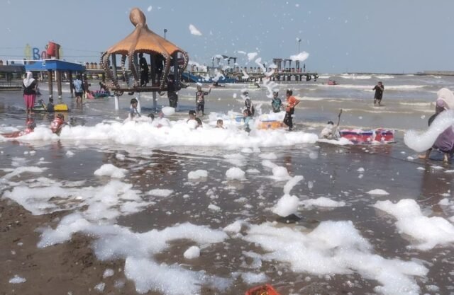 Hadirkan Nuansa Baru Objek Wisata Pantai Bali 2 Indramayu Launching Fasilitas Mandi Busa dan Ember Tumpah