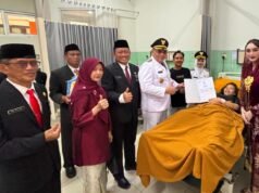 Kelahiran Bayi Spesial di Hari Kemerdekaan ke-81, Wali Kota Serahkan Langsung Dokumen Kependudukan