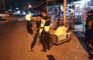 Pengendara Motor Revo Kritis Usai Tabrak Becak Parkir di Jalan Jenderal Sudirman Duri