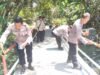 Polsek Arjawinangun Gelar Bakti Sosial, Percantik Jembatan dengan Nuansa Merah Putih Sambut HUT RI ke-81