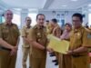 Serahkan SK Program Indonesia Pintar, Wali Kota Tebing Tinggi Minta Kepala Sekolah Bekerja Adaptif dan Berintegritas